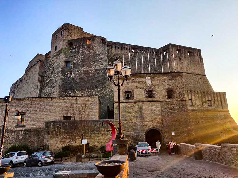 Il Castel Dell Ovo Una Gemma Storica Di Napoli Vado A Napoli